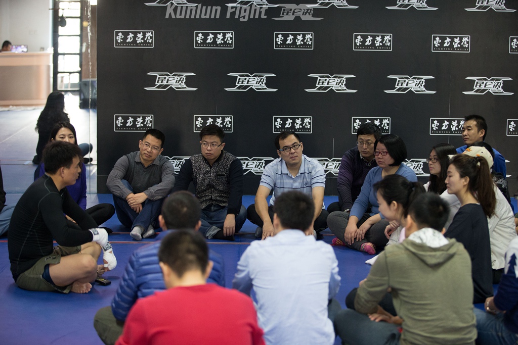 组图-昆仑决创始人姜华分享创业故事 张立鹏展示格斗魅力