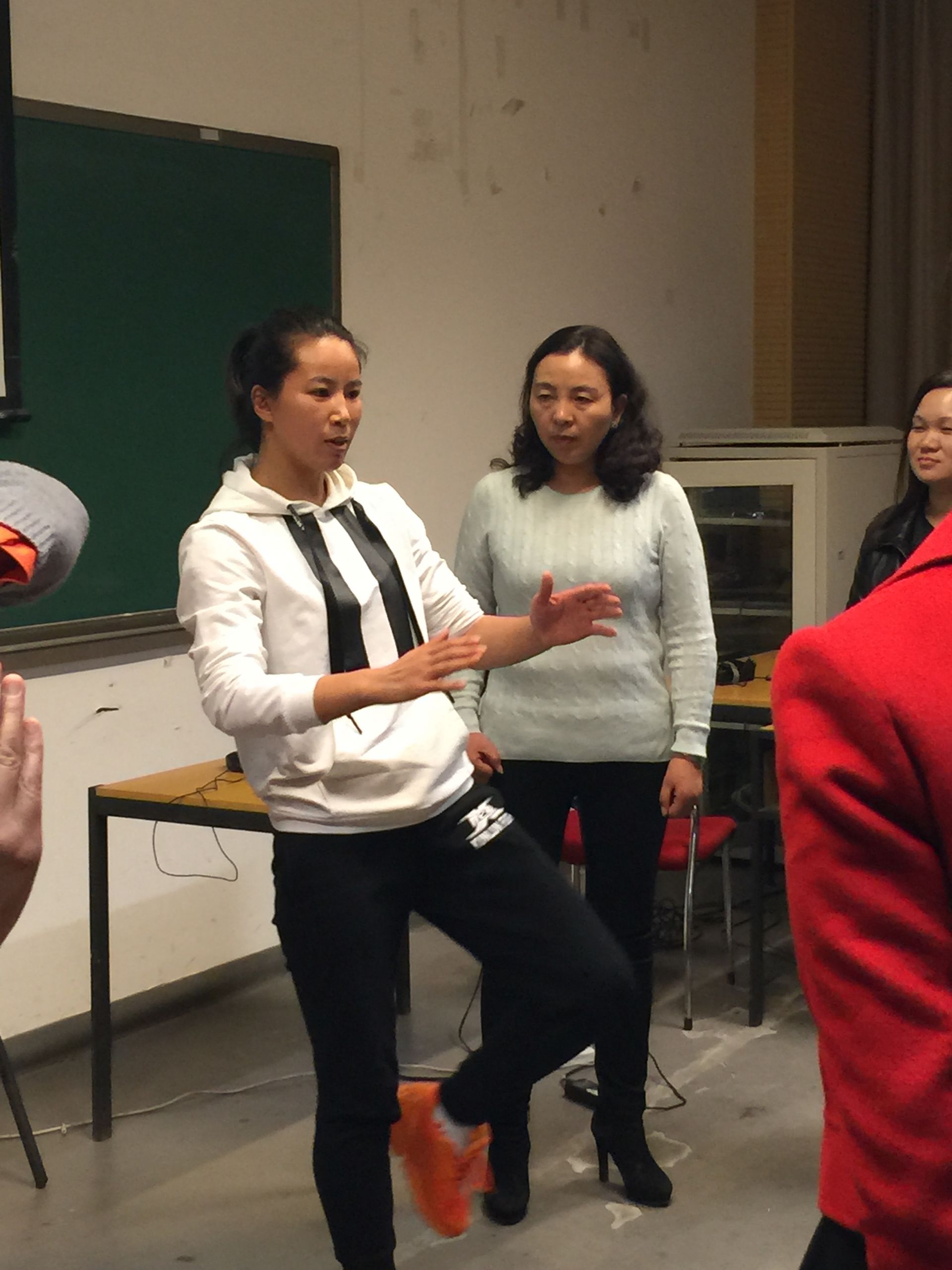 组图-搏击玫瑰唐金清华大学开讲 推广女子防身术
