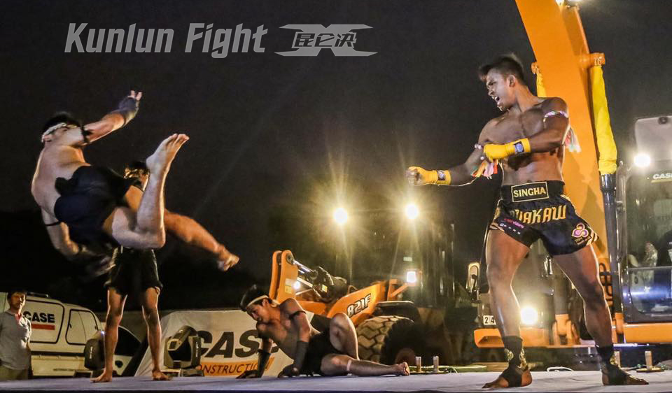 组图-泰拳王播求演绎古泰拳 天王剑指昆仑决39东莞盛典