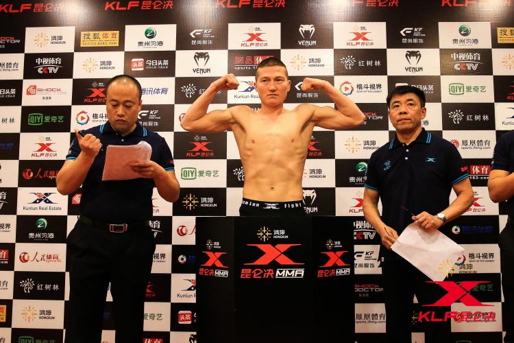 mma10称重现场:王赛压轴霸气侧漏 初光福二番战自信爆棚