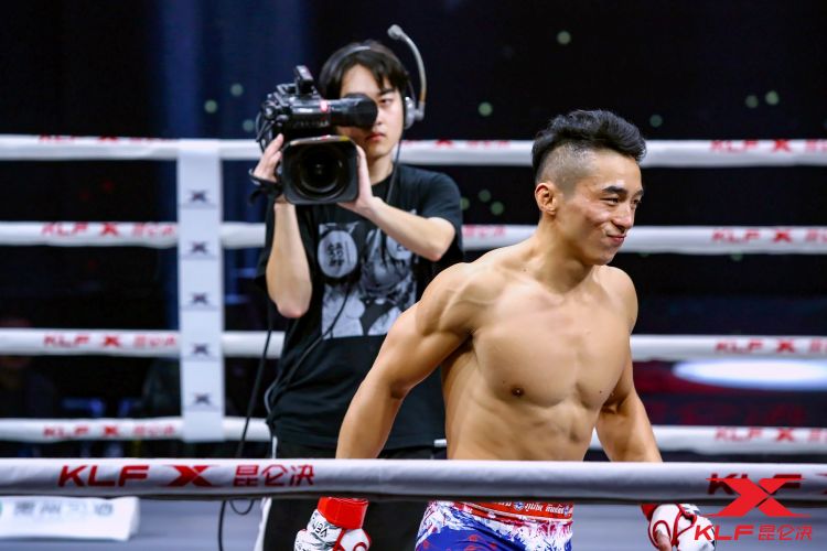 赛前险与对手大打出手,34岁闫西波一回合反败为胜上演